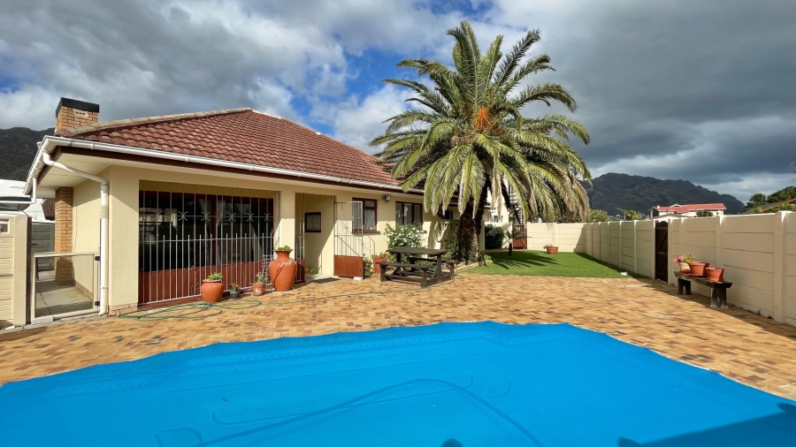 4 Bedroom Property for Sale in Dobson Western Cape